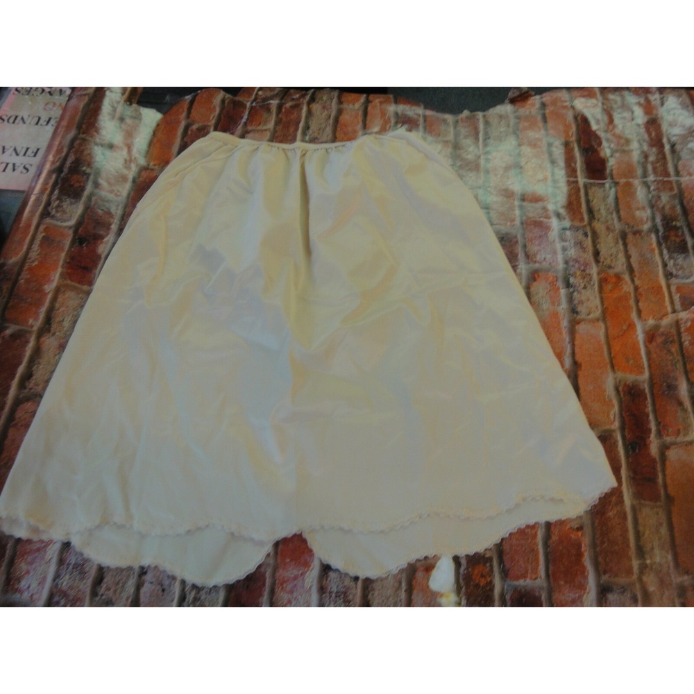 Vintage Vanity Fair Med S skirt slip‎ USA MADE